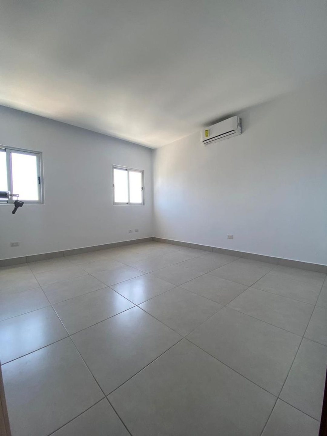 Apto 2H La Esperilla Piso 9 | Torre Moderna con Piscina