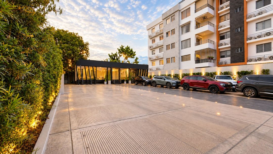 LOCAL COMERCIAL EN ALQUILER 600 M² CALLE ARMANDO O