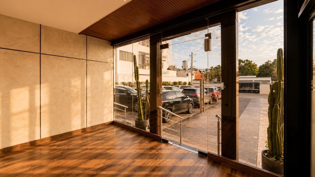 LOCAL COMERCIAL EN ALQUILER 600 M² CALLE ARMANDO O