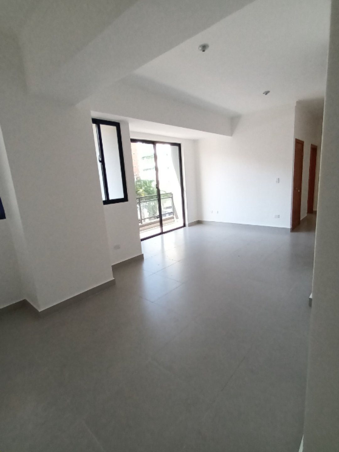 Moderno apt de 2 habs con balcon, jacuzzi  y gym