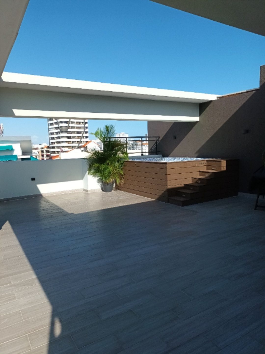 Moderno apt de 2 habs con balcon, jacuzzi  y gym