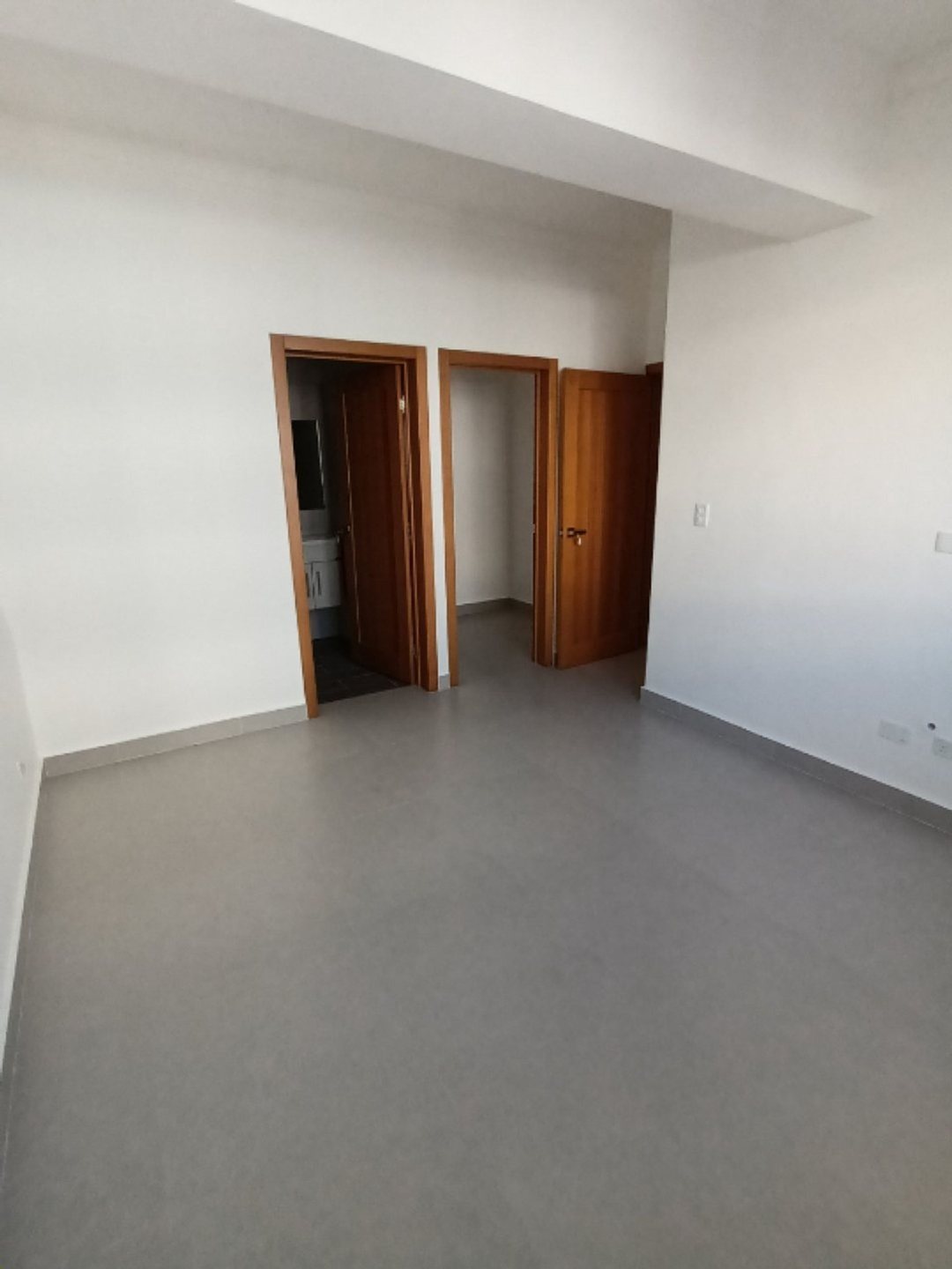 Moderno apt de 2 habs con balcon, jacuzzi  y gym
