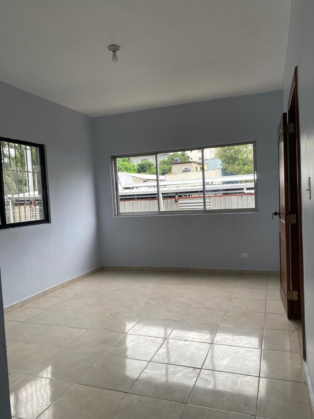 Ens. Paraíso: local comercial en alquiler