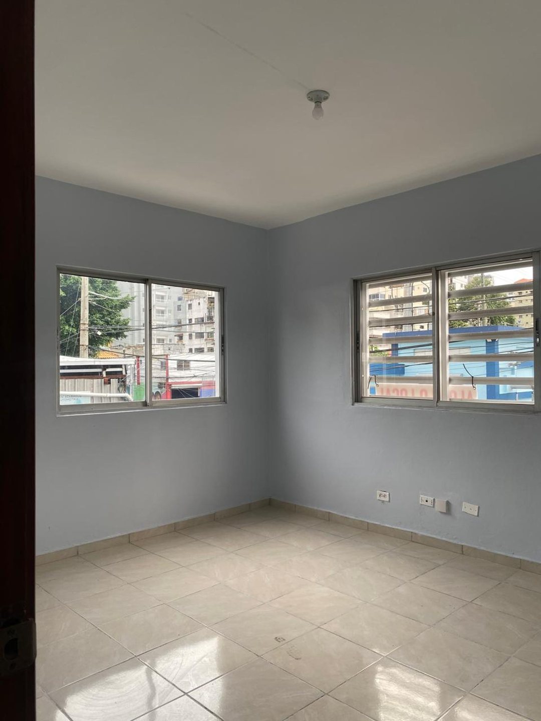 Ens. Paraíso: local comercial en alquiler