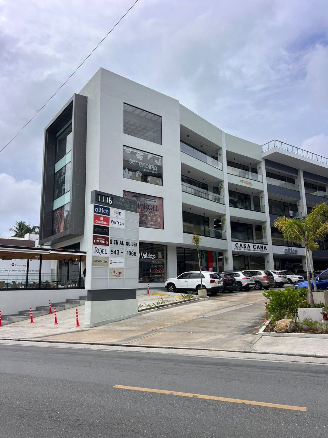 PLAZA COMERCIAL EN ALQUILER 4793 M² ARROYO HOND