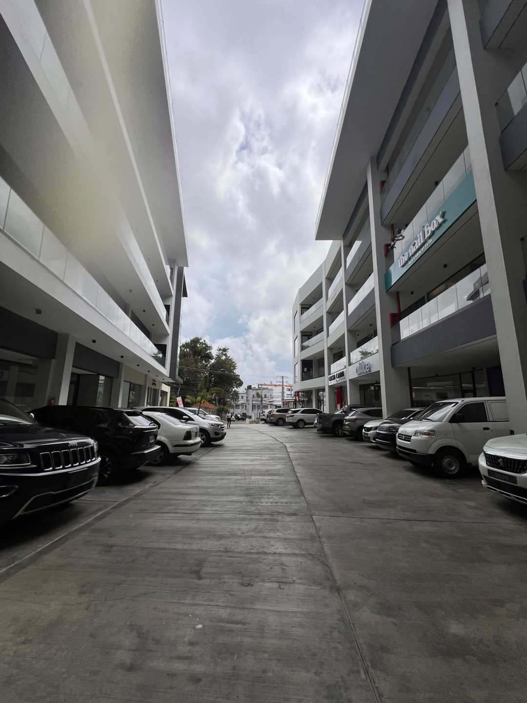 PLAZA COMERCIAL EN ALQUILER 4793 M² ARROYO HOND