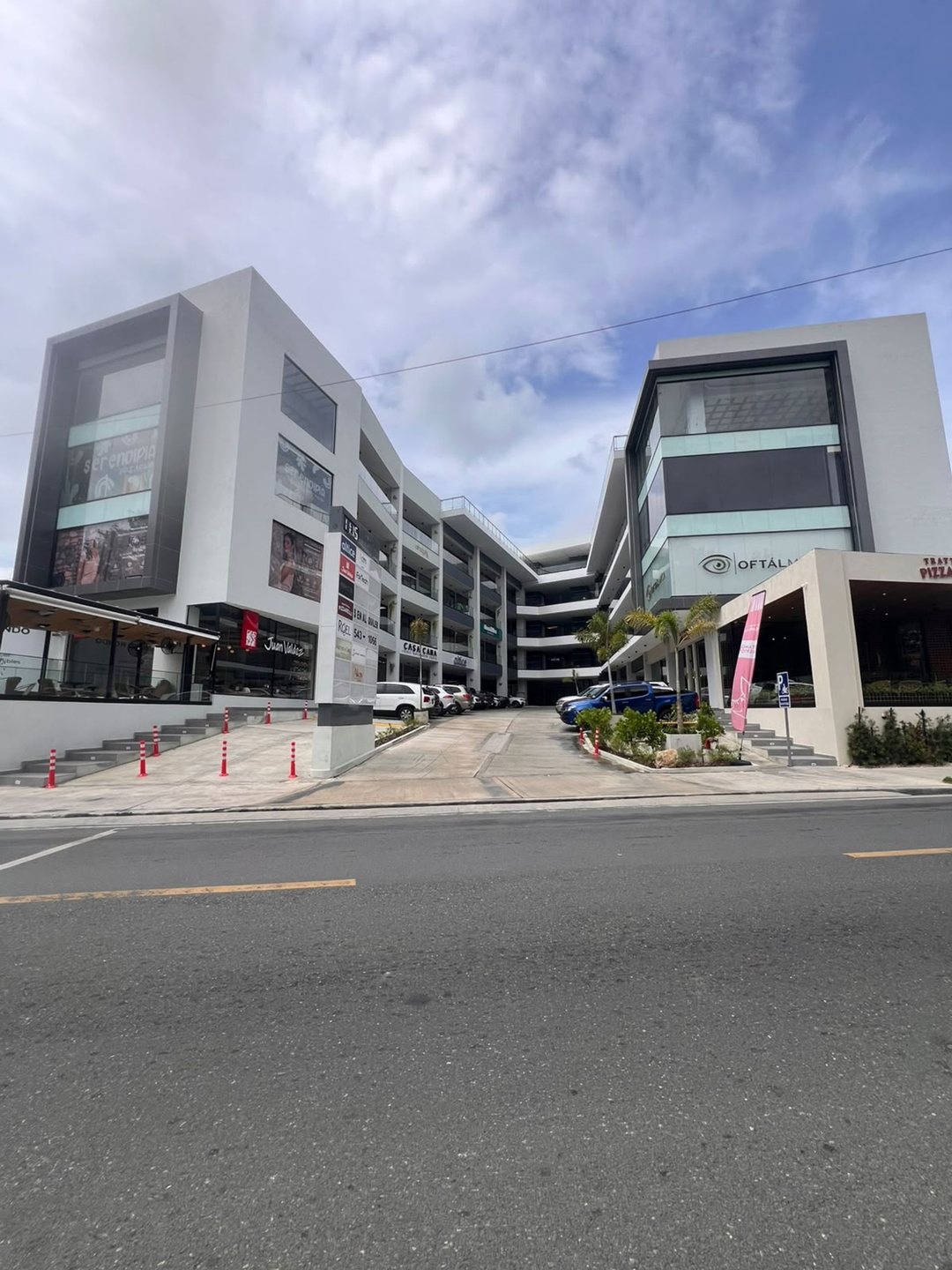 PLAZA COMERCIAL EN ALQUILER 4793 M² ARROYO HOND