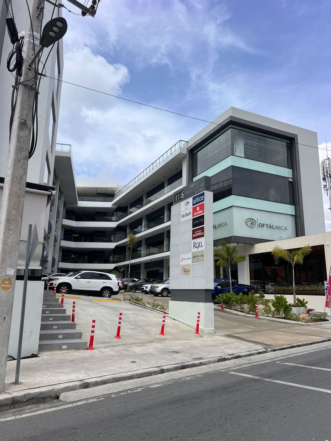 PLAZA COMERCIAL EN ALQUILER 4793 M² ARROYO HOND