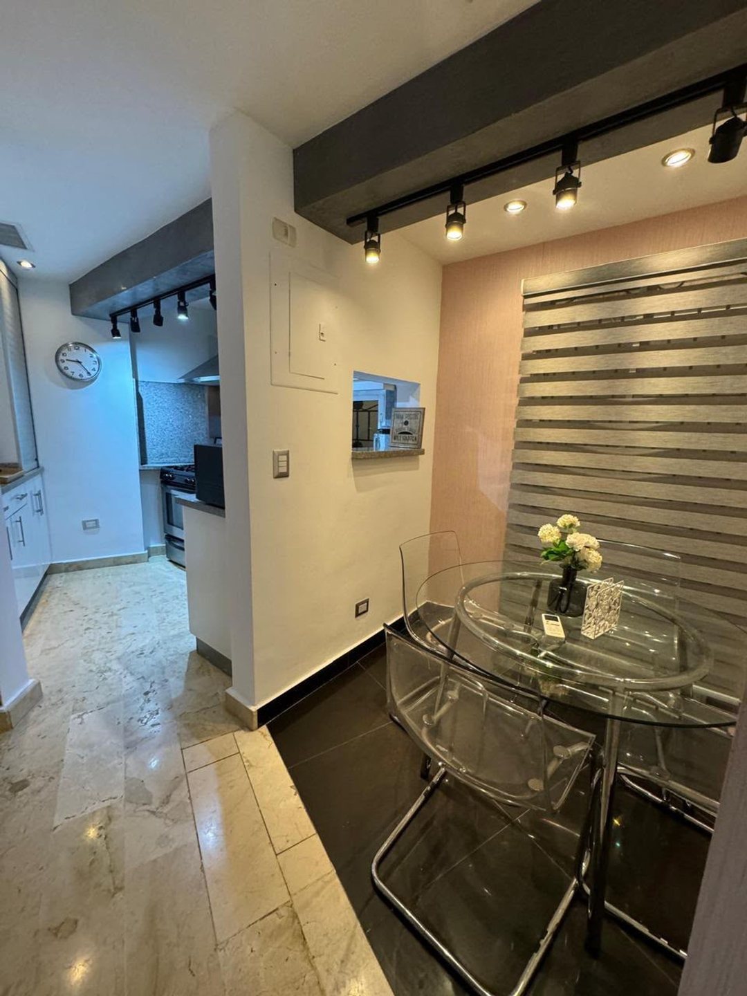Apartamento amueblado en alquiler – Los Cacicazgo