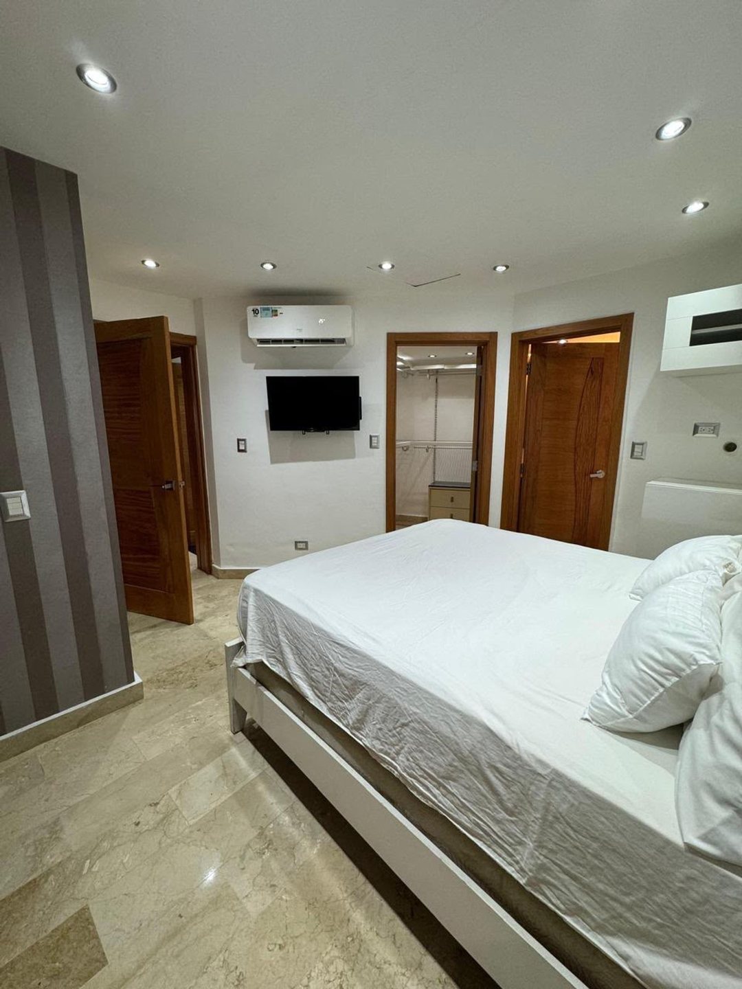 Apartamento amueblado en alquiler – Los Cacicazgo