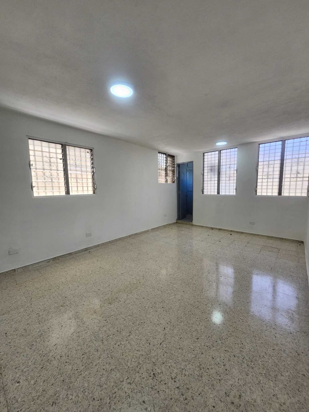 CASA COMERCIAL EN ALQUILER EN EL MILLON