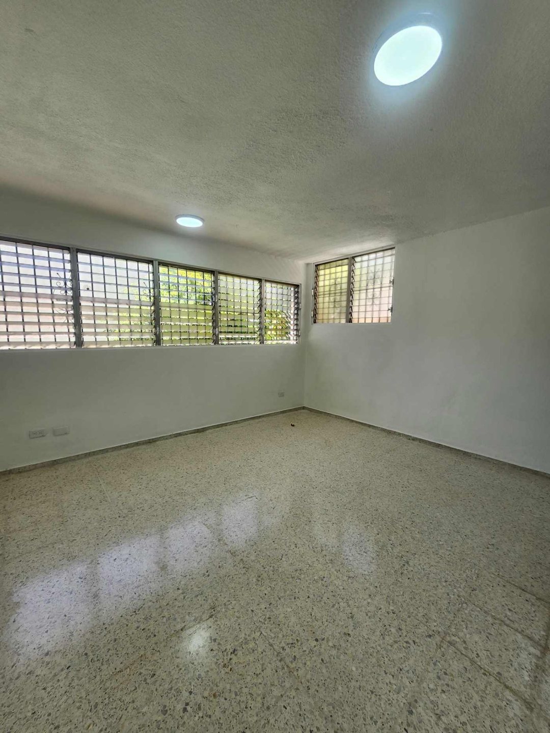 CASA COMERCIAL EN ALQUILER EN EL MILLON