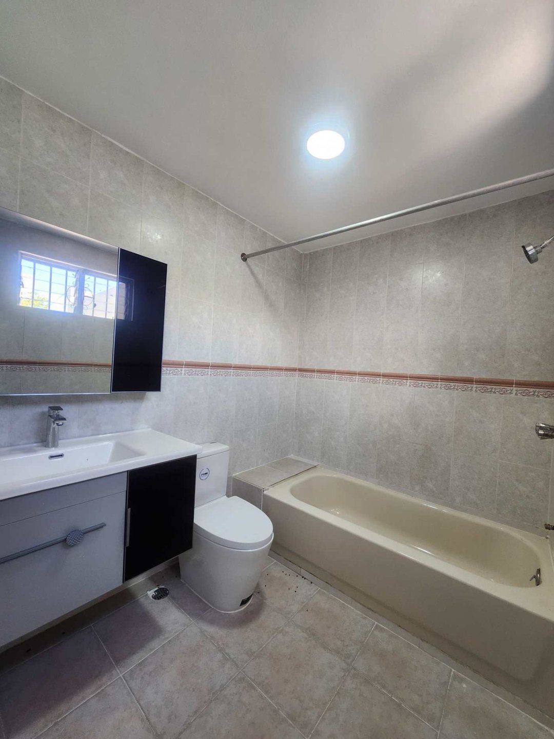 CASA COMERCIAL EN ALQUILER EN EL MILLON