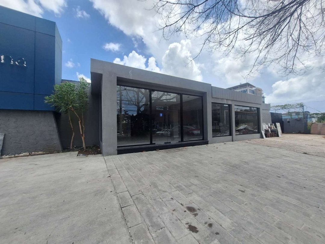 Local Comercial independiente en Nuñez de Caceres