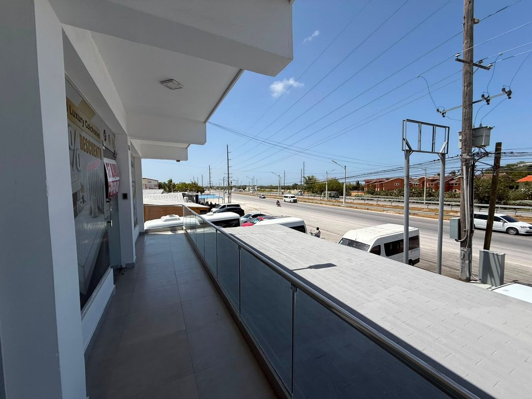 Se renta Local Comercial sobre Autovía del Coral