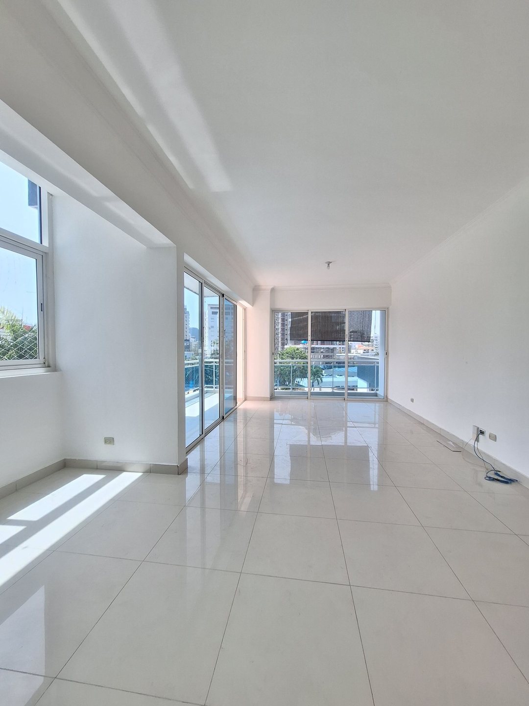 Apartamento amplio con 3 habitaciones en Alquiler.