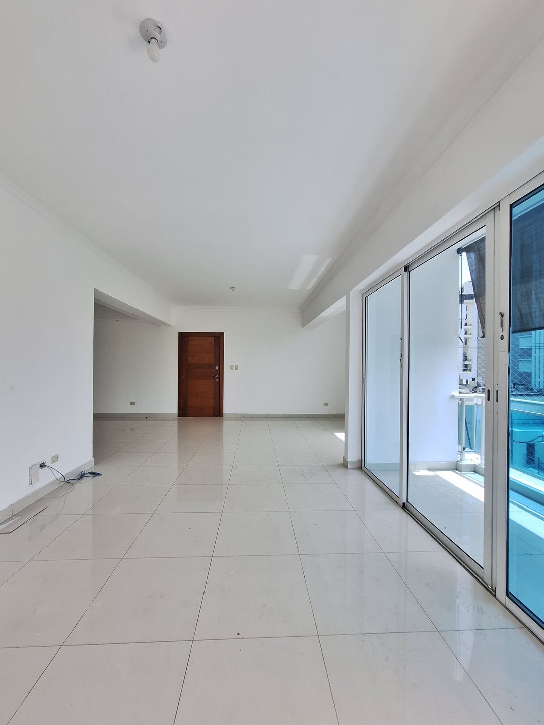 Apartamento amplio con 3 habitaciones en Alquiler.