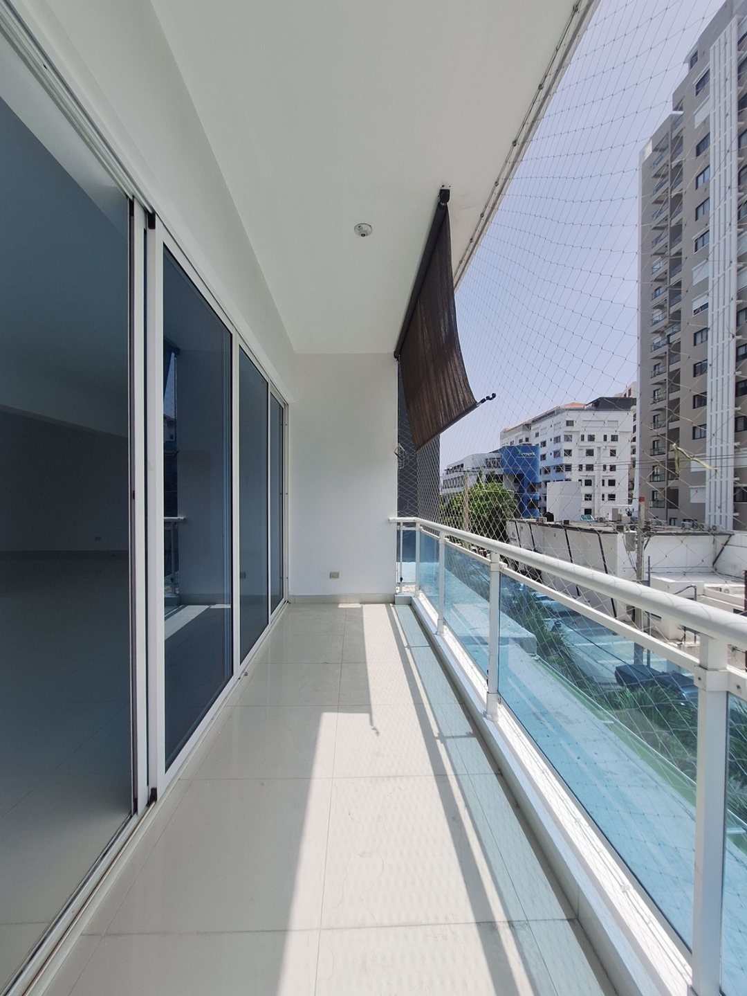 Apartamento amplio con 3 habitaciones en Alquiler.