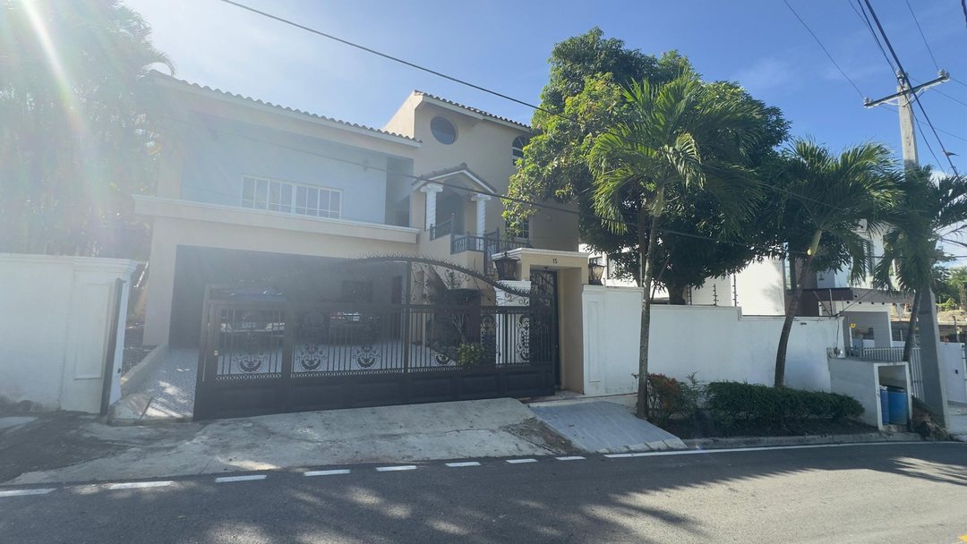 Alquilo casa, ideal para clínica de reposo