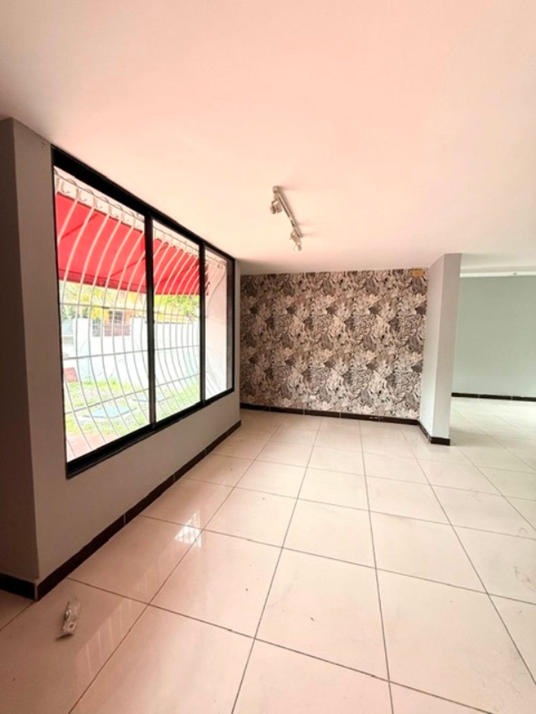 LOCAL DE OFICINA EN ALQUILER 315 M² POLÍGONO CENTR