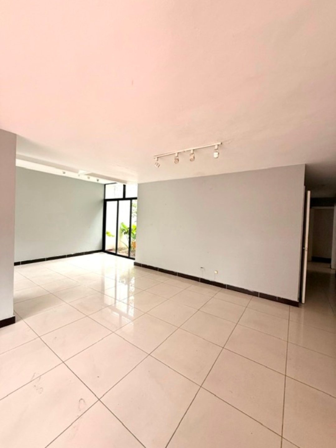 LOCAL DE OFICINA EN ALQUILER 315 M² POLÍGONO CENTR