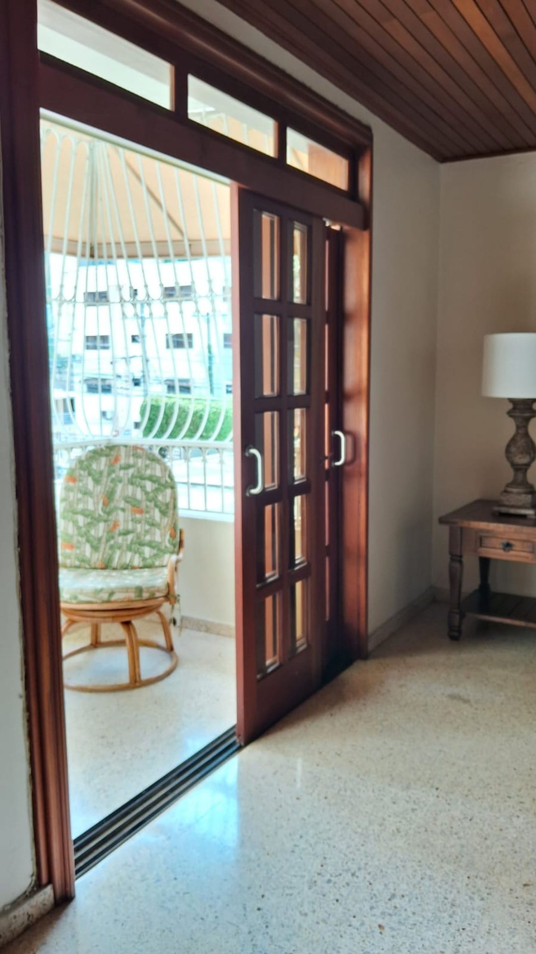 ALQUILER Apartamento 2h Piantini en un 2do nivel