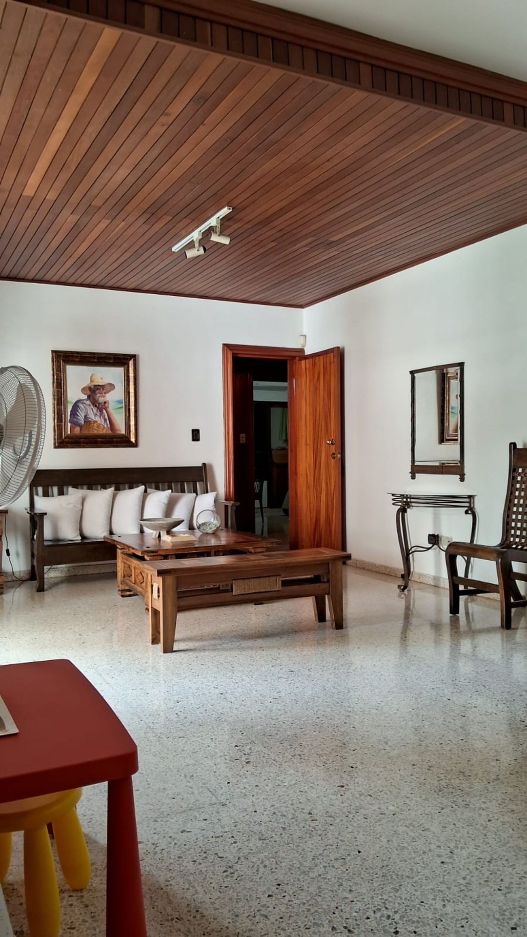 ALQUILER Apartamento 2h Piantini en un 2do nivel