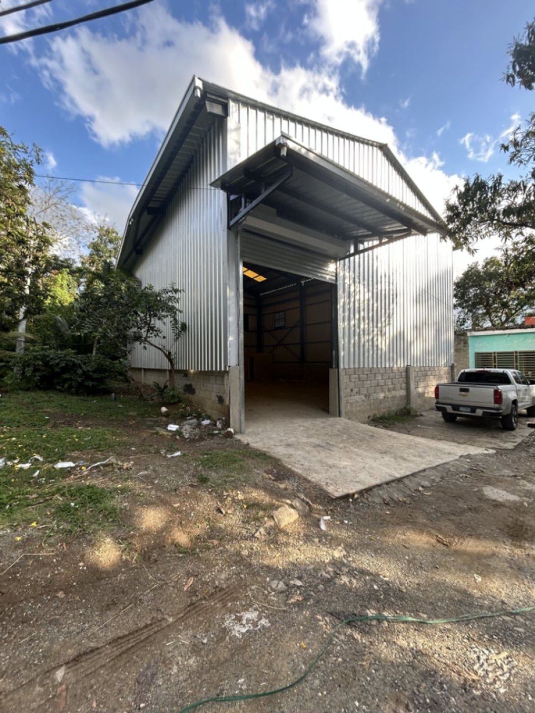 Nave industrial en Manzano