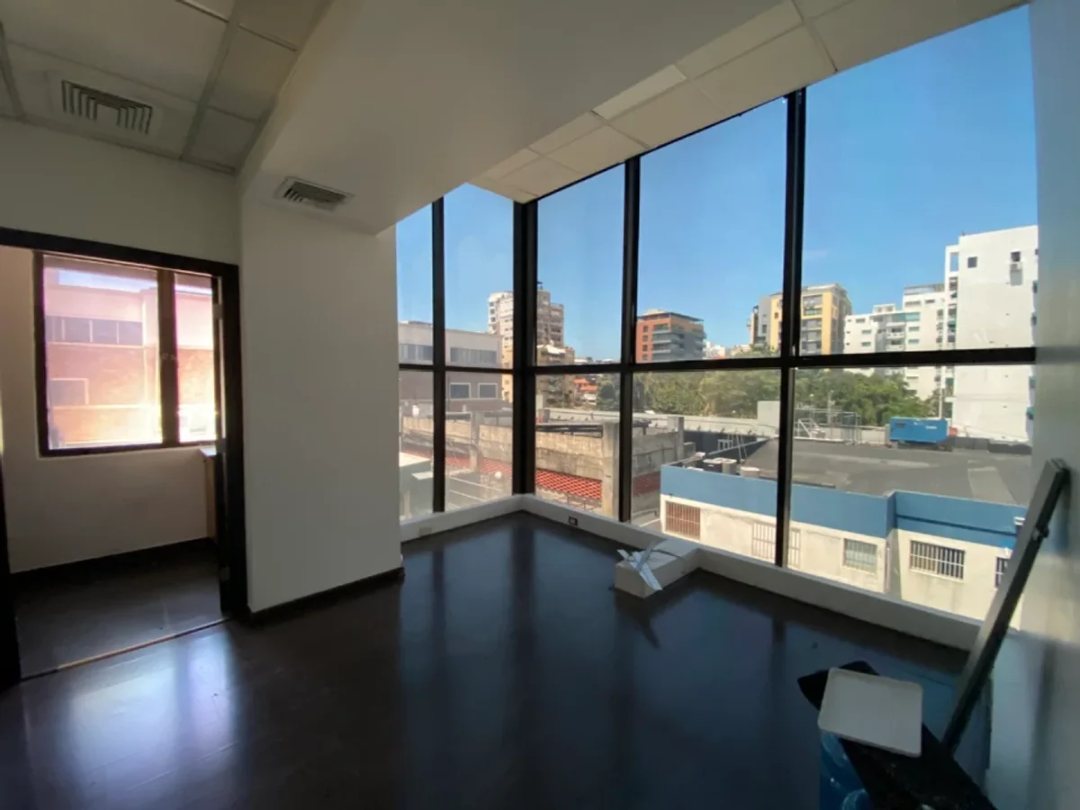 Oficina en Evaristo Morales, Santo Domingo