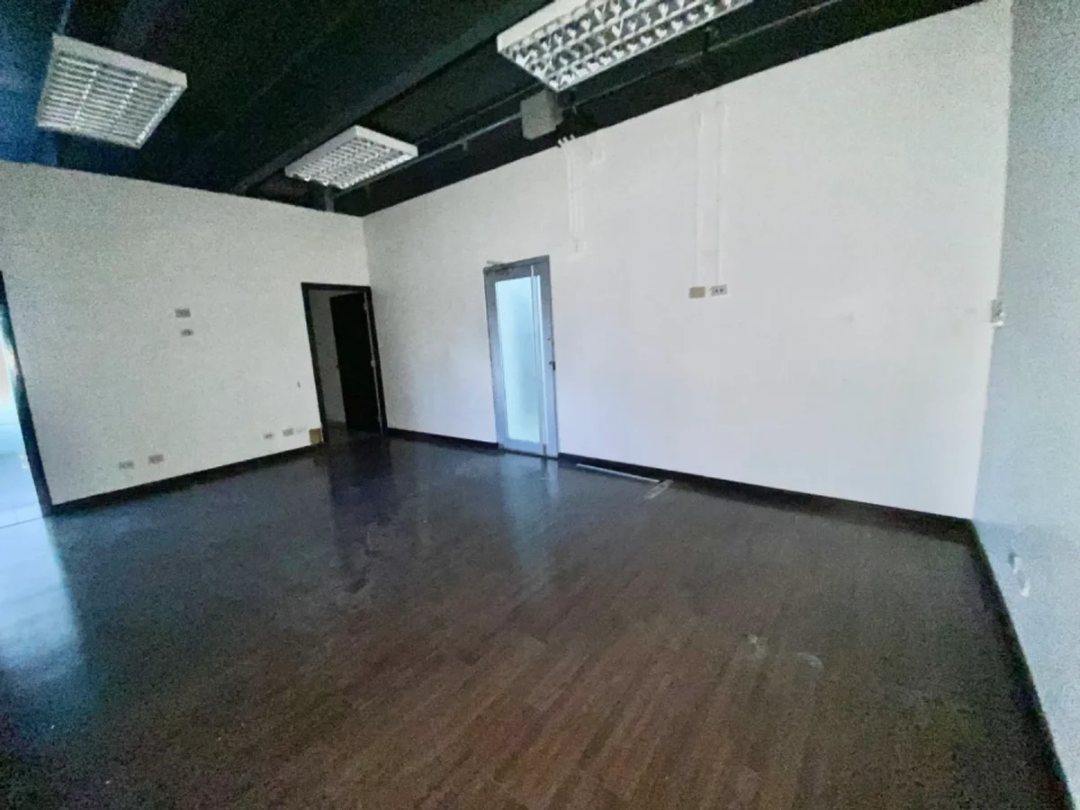 Oficina en Evaristo Morales, Santo Domingo
