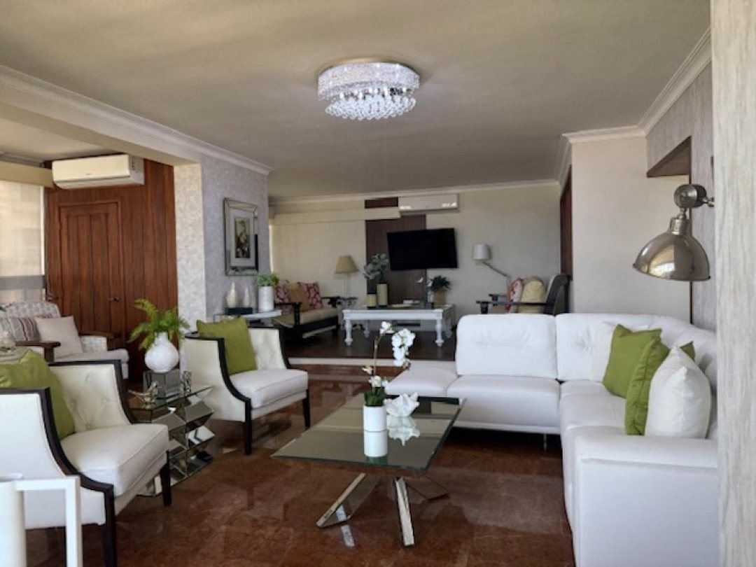 Apartamento de Lujo en La Julia, Santo Domingo