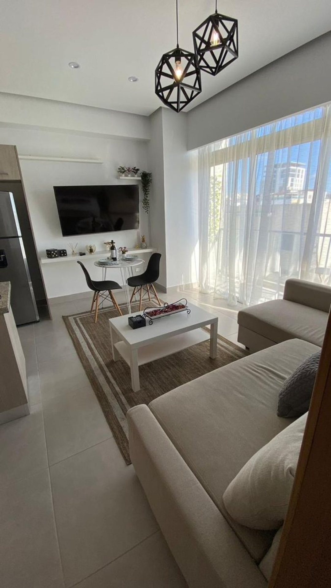 SE ALQUILA APARTAMENTO AMUEBLADO PISO 10