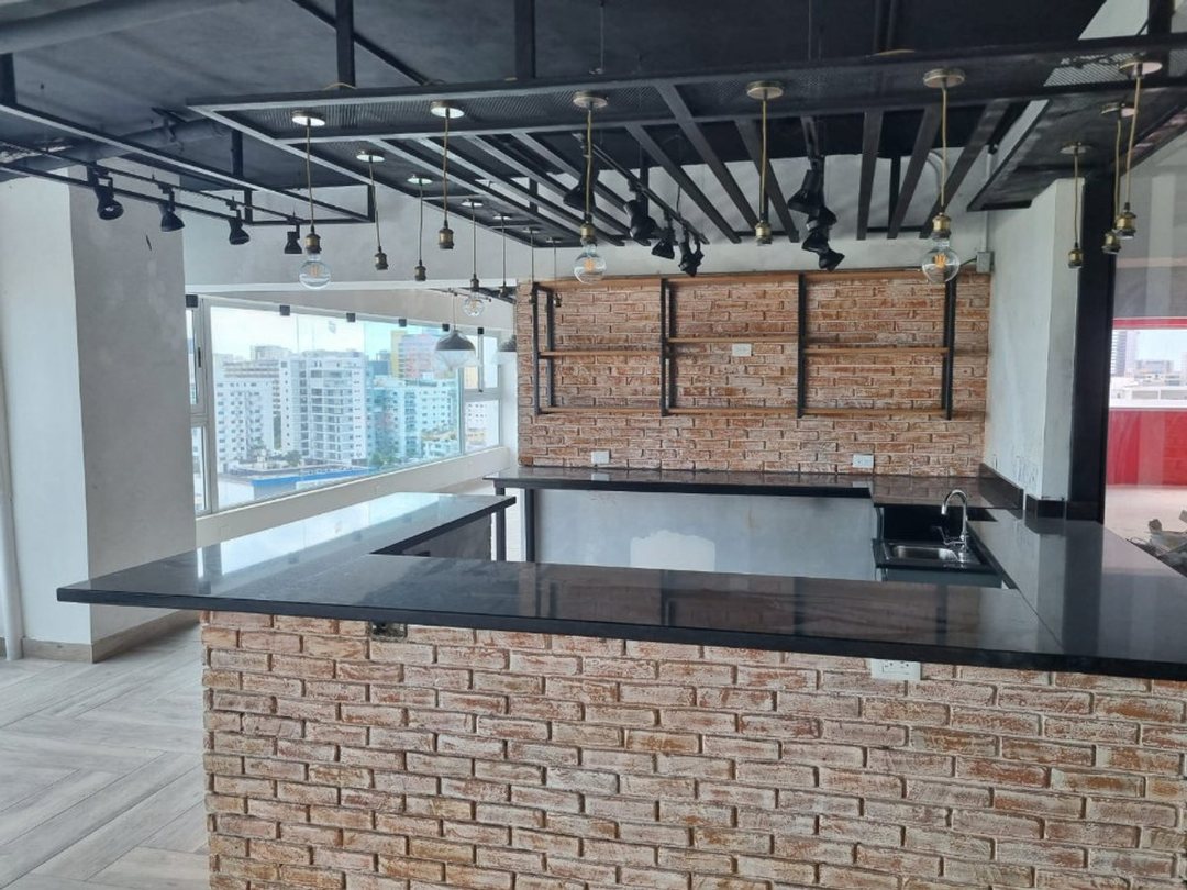 Local Comercial En Ensanche Serralles, Santo Domin