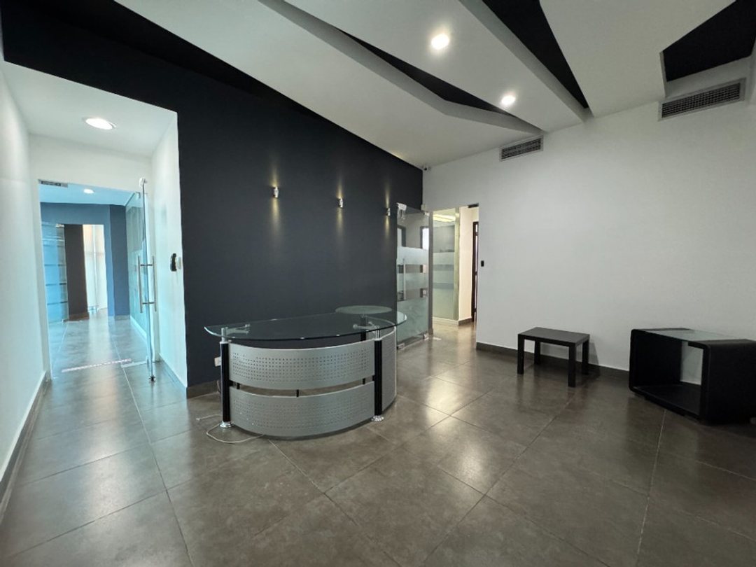 Oficina en Altos de Arroyo Hondo, Santo Domingo