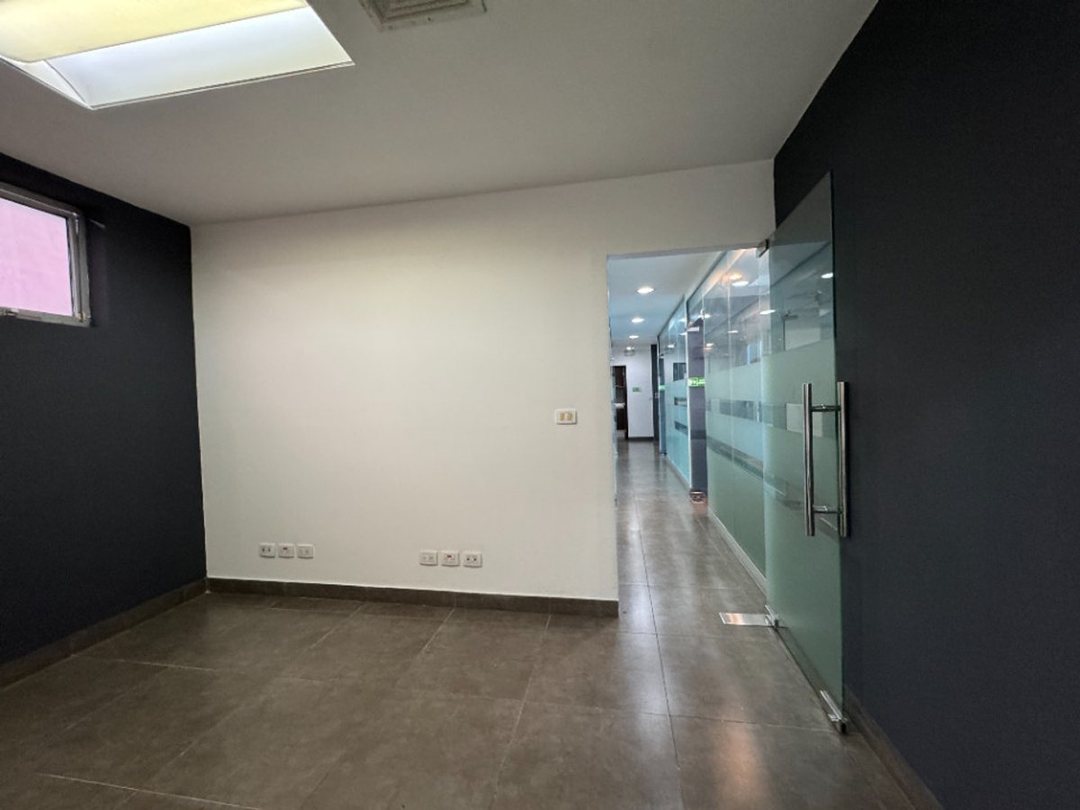 Oficina en Altos de Arroyo Hondo, Santo Domingo