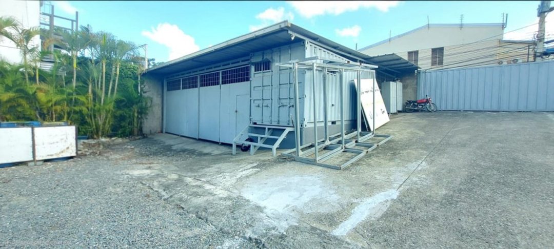 Nave Industrial 1,130 m2 en Villa Aura