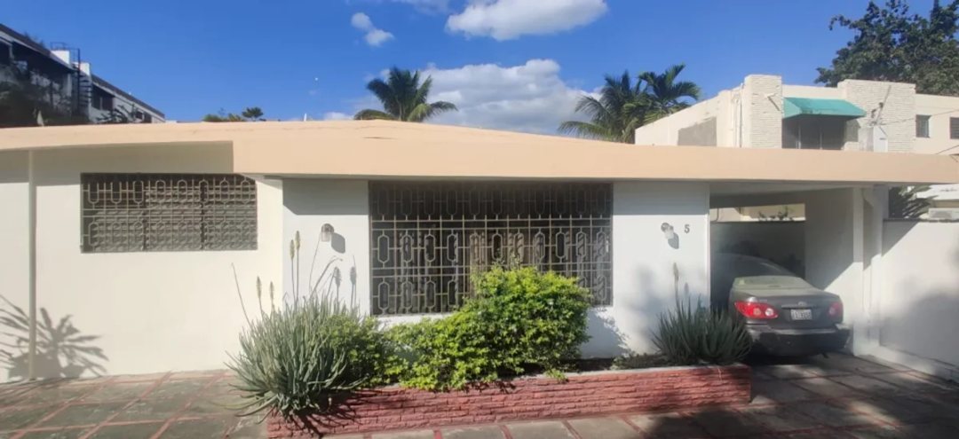 Alquilo Amplia y Clásica casa en Arroyo Hondo