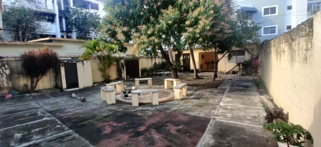 Alquilo Amplia y Clásica casa en Arroyo Hondo
