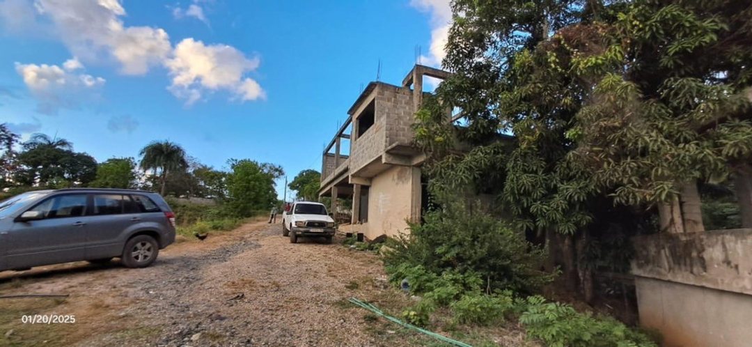 SOLAR DE OPORTUNIDAD EN EL HIGUERO