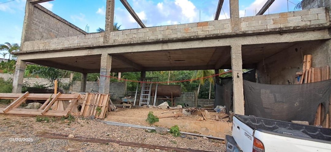 SOLAR DE OPORTUNIDAD EN EL HIGUERO